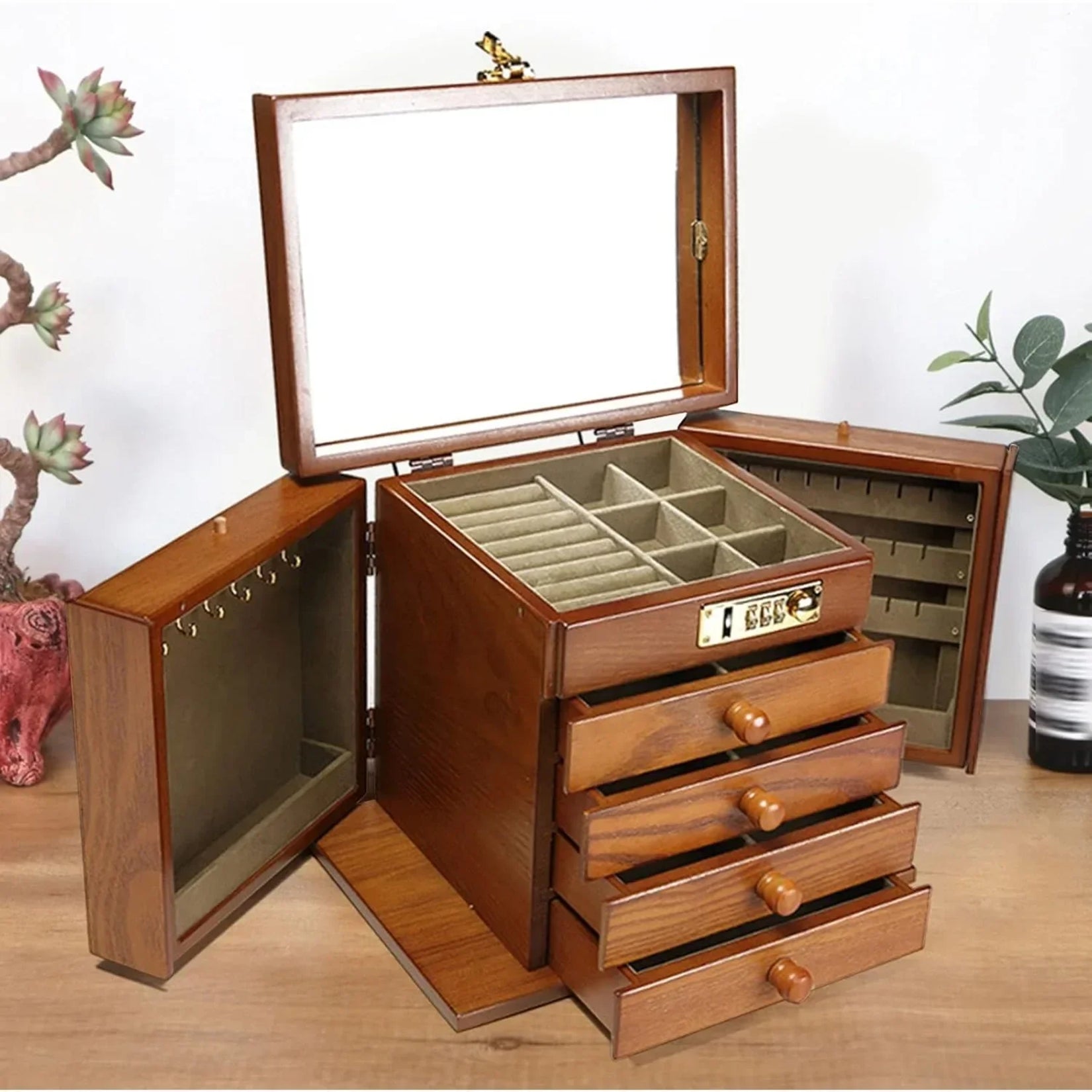 Petite armoire à bijoux miroir avec intérieur beige et multiples compartiments.