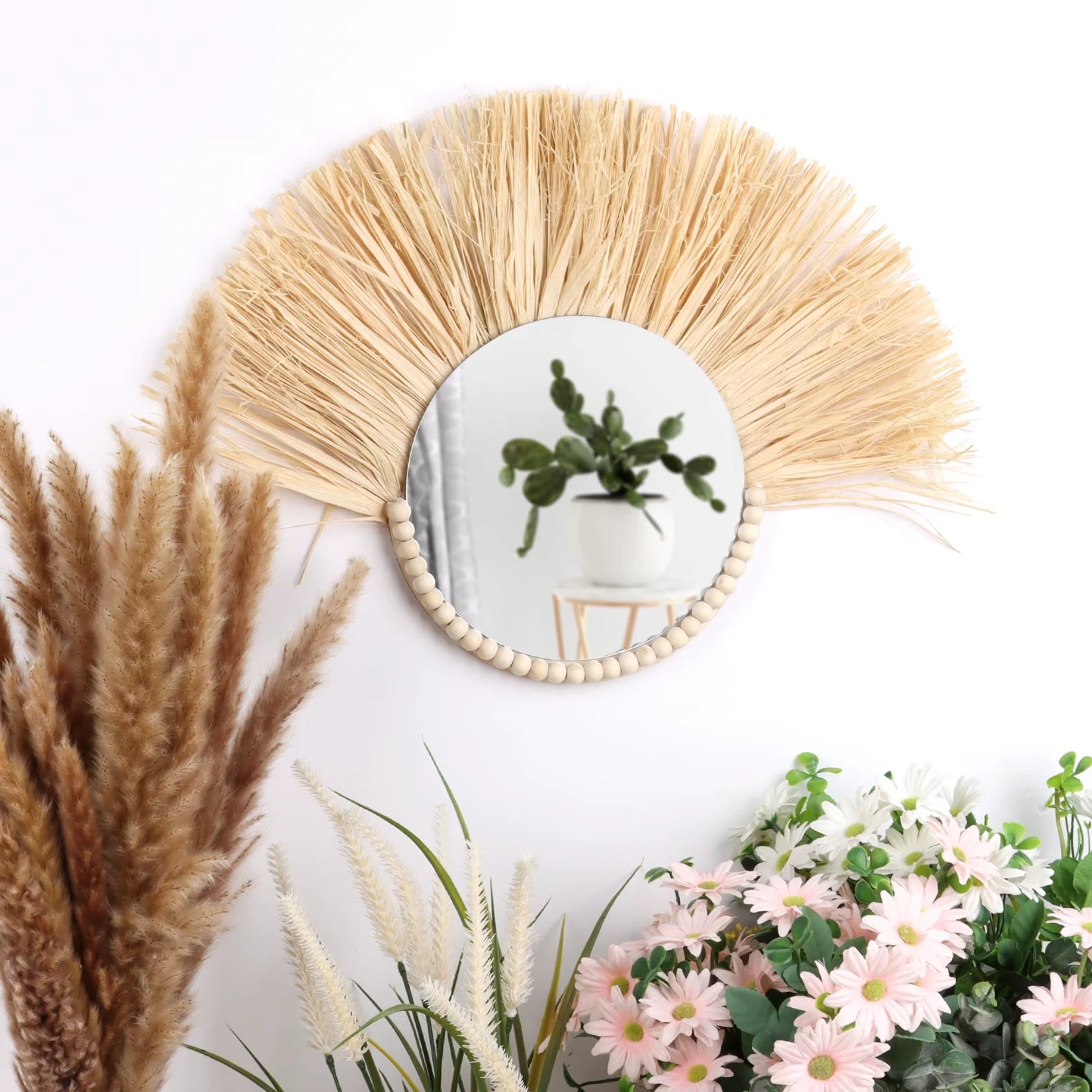 Miroir en rotin décoratif au style bohème et naturel, idéal pour une décoration murale tendance.