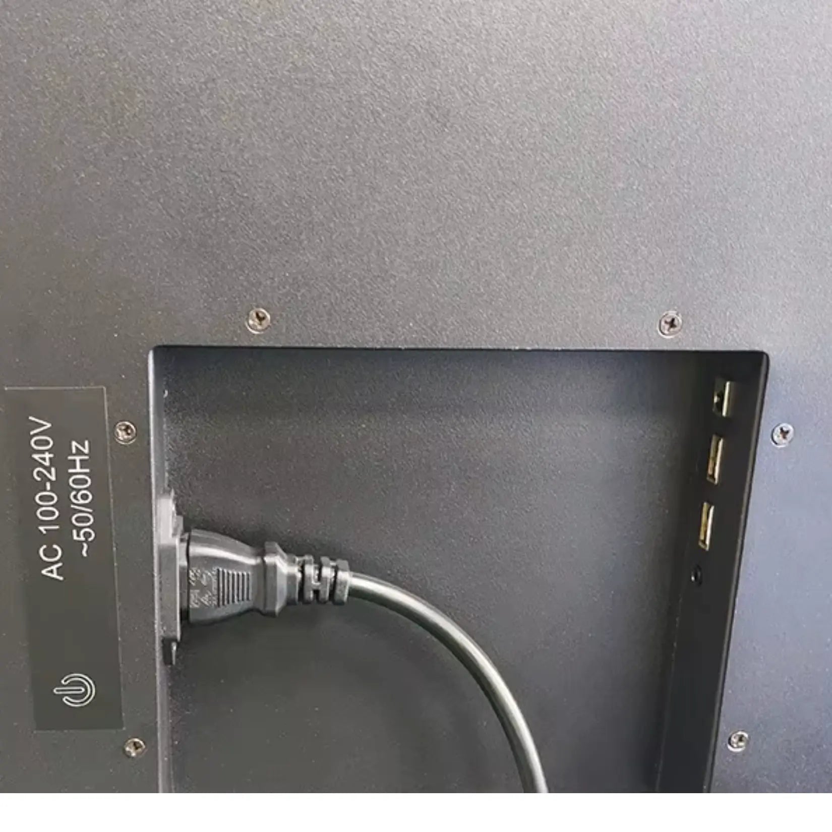 Vue arrière du TV miroir avec alimentation et ports USB visibles.